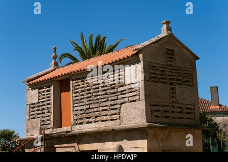 Traditionelle galicische Horreo (Getreidespeicher), Malpica de Bergantiños, La Coruña Provinz, Region Galicien, Spanien, Europa Stockfoto