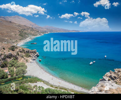 Preveli Beach in Kreta, Griechenland. Es gibt einen Palmenwald und einem Fluss im Inneren der Schlucht in der Nähe dieses Strandes. Stockfoto