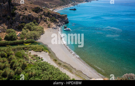 Preveli Beach in Kreta, Griechenland. Es gibt einen Palmenwald und einem Fluss im Inneren der Schlucht in der Nähe dieses Strandes. Stockfoto