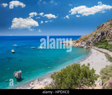 Preveli Beach in Kreta, Griechenland. Es gibt einen Palmenwald und einem Fluss im Inneren der Schlucht in der Nähe dieses Strandes. Stockfoto