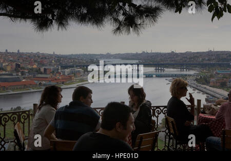 Ansicht des Goldenen Horns, vom Café Pierre Loti in Eyüp, Istanbul, Türkei Stockfoto