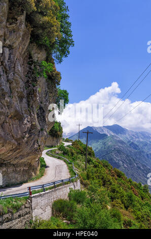 Bergige Straße in Tzoumerka, Epirus, Griechenland Stockfoto