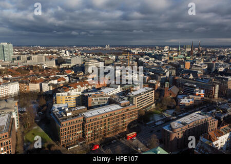 Hamburg (Deutschland) - Antenne urban Skyline vom Turm der St.-Michaelis-Kirche im Stadtteil Neustadt in Hamburg Stockfoto