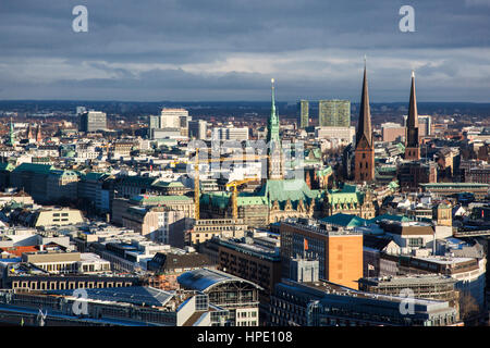 Hamburg (Deutschland) - Antenne urban Skyline vom Turm der St.-Michaelis-Kirche im Stadtteil Neustadt in Hamburg Stockfoto