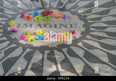 Bild von Strawberry Fields Stell dir vor, zu Ehren an John Lennon. Stockfoto