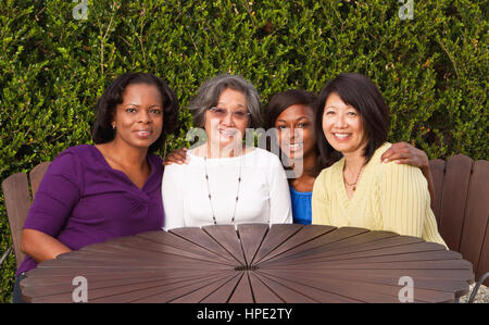 Multi-kulturellen und Generationen Frauen. Vorbilder. Stockfoto