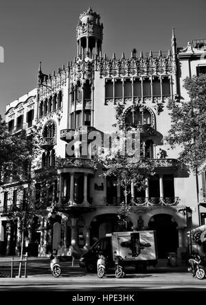 Casa Lleó Morera ist ein Gebäude entworfen vom bekannten Modernisme Architekten Lluís Domènech Montaner, befindet sich am Passeig de Gràcia 35 in Eixample Stockfoto