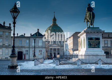 Winter-Blick vom Amalienborg, Heimat des dänischen Königshauses, in Richtung Frederiks Kirche, der Marmor, Kopenhagen Stockfoto