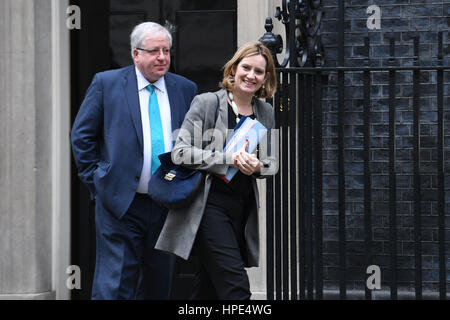 Kanzler des Herzogtums von Lancaster Patrick McLoughlin und Home Secretary Amber Rudd 10 Downing Street, London, nach der wöchentlichen Kabinettssitzung verlassen. Stockfoto