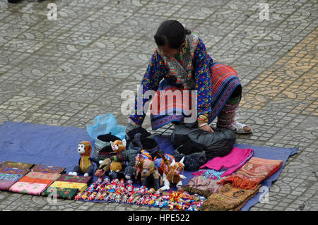 SAPA, VIETNAM - 22. Februar 2013: Hmong Frauen Markt von Bac Ha in Nordvietnam. Bac Ha ist Bergvolk Markt Menschen kommen Handel für waren, die ich Stockfoto