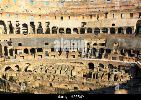 Innenraum des 1. Jahrhunderts Flaviam Amphitheaters bekannt als Kolosseum, Rom, Italien Stockfoto