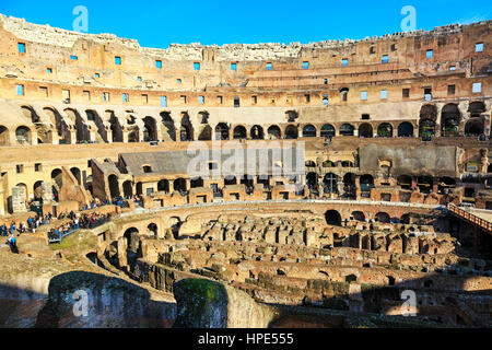 Innenraum des 1. Jahrhunderts Flaviam Amphitheaters bekannt als Kolosseum, Rom, Italien Stockfoto