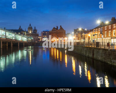 Kai Fürsten und Prinzen Dock Street an der Dämmerung Rumpf Yorkshire in England Stockfoto