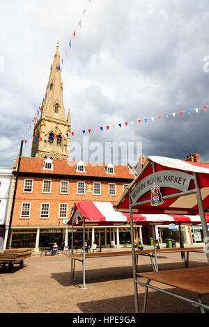 Leeren Marktplatz und Ständen, Newark on Trent, Nottinghamshire, England. Stockfoto