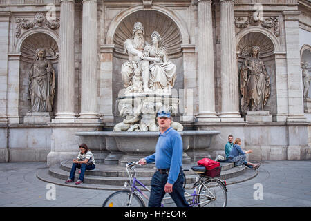 Danubius Brunnen, auch genannt Albrecht Brunnen an der Albertina Museum, Albertinaplatz, Wien, Österreich Stockfoto