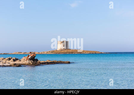 Die schöne Seenlandschaft von Pelosa Strand Stintino, Sassari, Sardinien, Italien Stockfoto