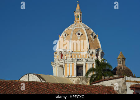 Kuppel des historischen Iglesia de San Pedro Claver in der spanischen koloniale Stadt Cartagena in Kolumbien. Stockfoto
