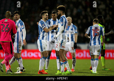 Huddersfield Town Tommy Smith feiert mit Philip Abrechnung nach der Himmel Bet Championship match John Smith es Stadium, Huddersfield. Stockfoto