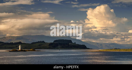 Lismore Insel und Leuchtturm auf Lynn von Lorn aus Port Appin, Highlands, Schottland Stockfoto