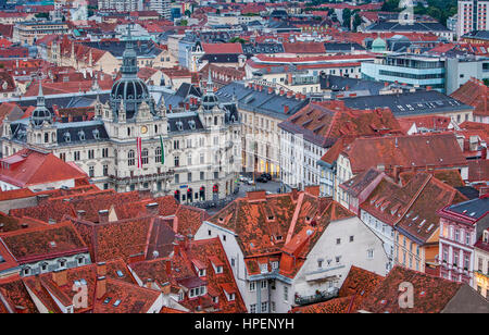 Dächer und das Rathaus am Hauptplatz, Graz, Österreich Stockfoto