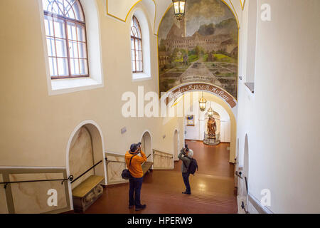 Besucher, Haupteingang, Augustiner Brau, Brauerei, Salzburg, Österreich Stockfoto