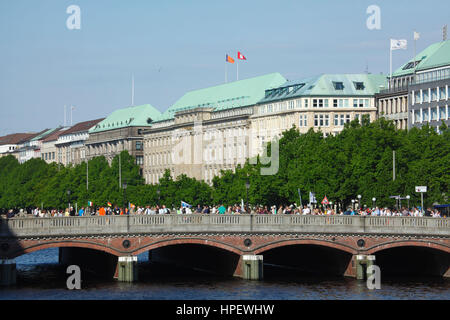 Deutschland, Hamburg, Ballindamm (dam) mit inneren Alster See, Ballinn-Haus, Bergstraße Brücke Stockfoto