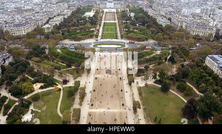 Paris-Antenne Anzeigen des Champ de Mars oder Marsfeld der großen öffentlichen Grünflächen in Paris, Frankreich Stockfoto