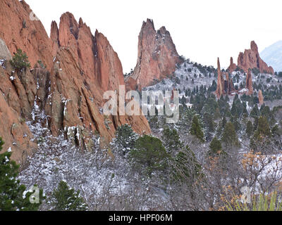 American, American West, Colorado, Colorado Springs, Konglomerate, Garten der Götter, Geologie, Landschaft, Kalkstein, National Natural Landmark, Nordamerika, Volkspark, rot, Felsformationen, Rocky Mountains, Sandstein, Schnee, USA, Westen, Winter, Natur, Felsen Stockfoto