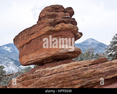 American, American West, Colorado, Colorado Springs, Konglomerate, Garten der Götter, Geologie, Landschaft, Kalkstein, National Natural Landmark, Nordamerika, Volkspark, rot, Felsformationen, Rocky Mountains, Sandstein, Schnee, USA, Westen, Winter, Natur, Felsen Stockfoto