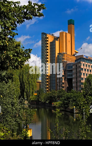 Daimler Chrysler Building. Vom Urbanhafen Fluss gesehen. Daimler Chrysler Quartier.Berlin. Deutschland Stockfoto