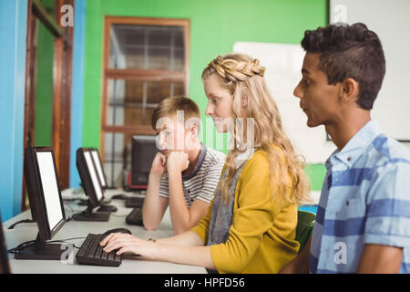 Studenten im Computer-Unterricht in der Schule Stockfoto