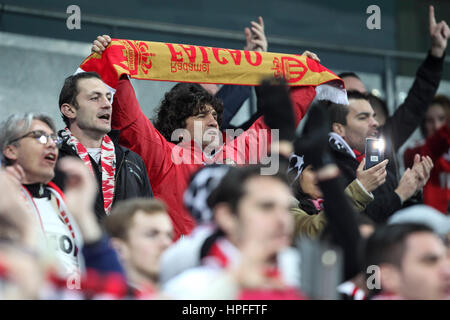 Manchester, UK. 21. Februar 2017. Monaco-Fans vor der UEFA Champions League Runde der 16 erste Bein Match zwischen Manchester City und AS Monaco im Etihad Stadium am 21. Februar 2017 in Manchester, England. Bildnachweis: PHC Bilder/Alamy Live-Nachrichten Stockfoto