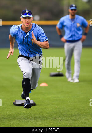 Port Charlotte, Florida, USA. 21. Februar 2017. WILL VRAGOVIC | Times.Tampa Bay Rays losgefahren Fielder Corey Dickerson (10) Sprints während des Spring Training Trainings Charlotte Sportpark in Port Charlotte, Florida auf Dienstag, 21. Februar 2017. Bildnachweis: Willen Vragovic/Tampa Bay Times / ZUMA Draht/Alamy Live News Stockfoto