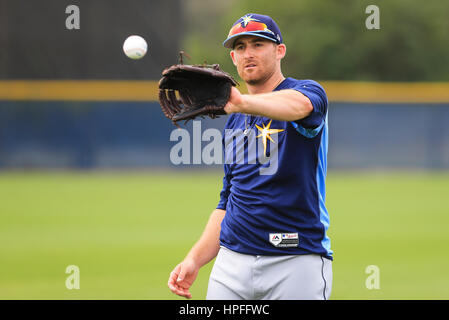 Port Charlotte, Florida, USA. 21. Februar 2017. WILL VRAGOVIC | Times.Tampa Bay Strahlen Shortstop Brad Miller (13) spielt Fang während des Spring Training Trainings an Charlotte Sportpark in Port Charlotte, Florida auf Dienstag, 21. Februar 2017. Bildnachweis: Willen Vragovic/Tampa Bay Times / ZUMA Draht/Alamy Live News Stockfoto