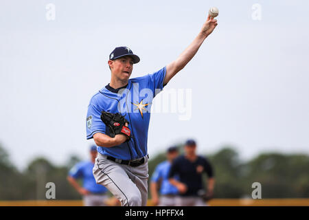 Port Charlotte, Florida, USA. 21. Februar 2017. WILL VRAGOVIC | Times.Tampa Bay Rays ab Krug Ryan Yarbrough (80) wirft während des Spring Training Trainings bei Charlotte Sportpark in Port Charlotte, Florida auf Dienstag, 21. Februar 2017. Bildnachweis: Willen Vragovic/Tampa Bay Times / ZUMA Draht/Alamy Live News Stockfoto