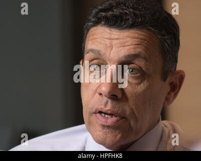 Datei Bilder, Paris, Frankreich, 9. März 2016, Xavier BEULIN in seinem Büro bei Avril Groupe HQ ein Journalist Fragen zu beantworten. Xavier BEULIN starb an einem Herzinfarkt. . Bildnachweis: Laurent Poinet/Alamy Live-Nachrichten Stockfoto