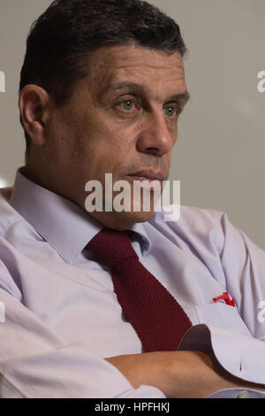 Datei Bilder, Paris, Frankreich, 9. März 2016, Xavier BEULIN in seinem Büro bei Avril Groupe HQ ein Journalist Fragen zu beantworten. Xavier BEULIN starb an einem Herzinfarkt. . Bildnachweis: Laurent Poinet/Alamy Live-Nachrichten Stockfoto