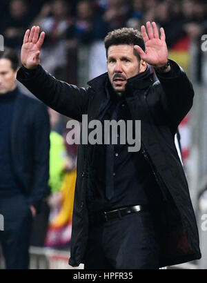 BayArena Leverkusen, Deutschland. 21. Februar 2017. UEFA Champions League Saison 2016/17 Runden von sechzehn Hinspiel, Bayer 04 Leverkusen gegen Atletico Madrid---Diego Simone (Atletico) Credit: Kolvenbach/Alamy Live-Nachrichten Stockfoto