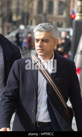 London, UK. 22. Februar 2017. Londoner Bürgermeister Sadiq Khan kommt im Parlament in Westminster Credit: Amer Ghazzal/Alamy Live-Nachrichten Stockfoto