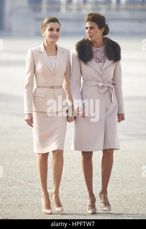 Madrid, Spanien. 22. Februar 2017. Königin LETIZIA von Spanien, argentinische First Lady JULIANA AWADA besuchen die Galavorstellung und Auszeichnung der Verordnung an den Präsidenten der Republik Argentinien im Palacio Real in Madrid. Bildnachweis: Jack Abuin/ZUMA Draht/Alamy Live-Nachrichten Stockfoto