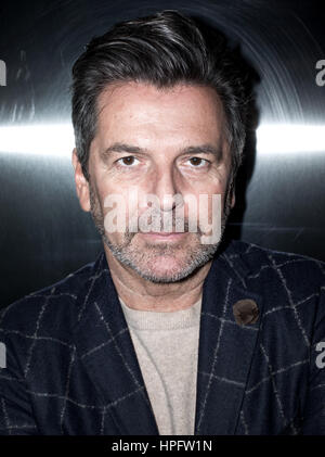 Hamburg, Deutschland. 21. Februar 2017. Der Sänger Thomas Anders als während einer Foto-Session in einem Hotel in Hamburg, Deutschland, 21. Februar 2017 gesehen. Foto: Christian Charisius/Dpa/Alamy Live News Stockfoto