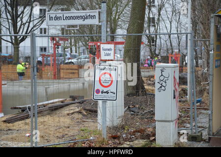 Lankwitz, Berlin, Deutschland. 22. Februar 2017. Protest gegen Räumung von 200 Bäume in Lankwitz, Berlin, Deutschland. Senat wird in der Leonorenpark Berlin Unterkünfte für Flüchtlinge errichten. Bildnachweis: Markku Rainer Peltonen/Alamy Live-Nachrichten Stockfoto