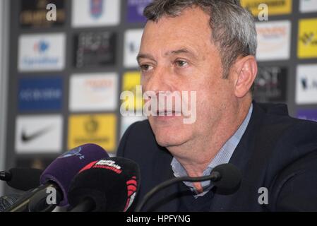 30. April 2015: Mircea Rednic der Trainer der Petrolul Ploiesti bei der Pressekonferenz am Ende der Liga I Rumänien Fußballspiel zwischen FC Petrolul Ploiesti ROU und AFC Astra Giurgiu ROU an "Ilie Oana" Stadion, Ploiesti, Ploiesti, Rumänien ROU. Foto: Catalin Soare Stockfoto