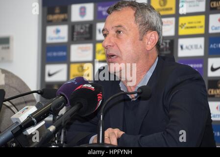 30. April 2015: Mircea Rednic der Trainer der Petrolul Ploiesti bei der Pressekonferenz am Ende der Liga I Rumänien Fußballspiel zwischen FC Petrolul Ploiesti ROU und AFC Astra Giurgiu ROU an "Ilie Oana" Stadion, Ploiesti, Ploiesti, Rumänien ROU. Foto: Catalin Soare Stockfoto