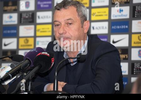 30. April 2015: Mircea Rednic der Trainer der Petrolul Ploiesti bei der Pressekonferenz am Ende der Liga I Rumänien Fußballspiel zwischen FC Petrolul Ploiesti ROU und AFC Astra Giurgiu ROU an "Ilie Oana" Stadion, Ploiesti, Ploiesti, Rumänien ROU. Foto: Catalin Soare Stockfoto