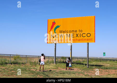 Willkommen bei New-Mexico-Zeichen auf der Interstate 40 / Rte 66 nach Westen Stockfoto