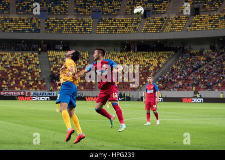 11. Juli 2015: Sofian Moussa #9 Petrolul Ploiesti und Alin Tosca #13 von FCSB in Aktion während der Fußball-Liga-Profesionista de Fotbal Rumänien LPF - FC Steaua Bukarest gegen FC Petrolul Ploiesti am National Arena, Bukarest, Rumänien ROU. Foto: Catalin Soare Stockfoto