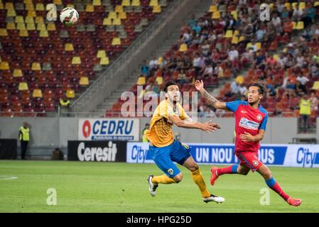 11. Juli 2015: Sofian Moussa #9 Petrolul Ploiesti und Gabriel Iancu #80 von FCSB in Aktion während der Fußball-Liga-Profesionista de Fotbal Rumänien LPF - FC Steaua Bukarest gegen FC Petrolul Ploiesti am National Arena, Bukarest, Rumänien ROU. Foto: Catalin Soare Stockfoto