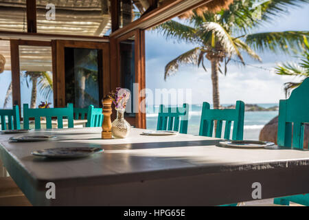 Seascape tropischen Strandrestaurant, flachen Fokus Stockfoto