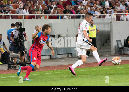 9. August 2015: Adrian Popa #77 von FC Steaua Bukarest und Steliano Filip #7 von Dinamo Bukarest in Aktion während der Liga, ich zwischen FC Steaua Bukarest ROU Vs FC Spiel, Dinamo Bukarest ROU im nationalen Arena Stadion, Rumänien ROU.   Foto: Cronos/Catalin Soare Stockfoto